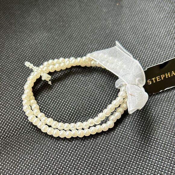 Ivory double strand Pearl Bracelet with Bow - Picture 2 of 3